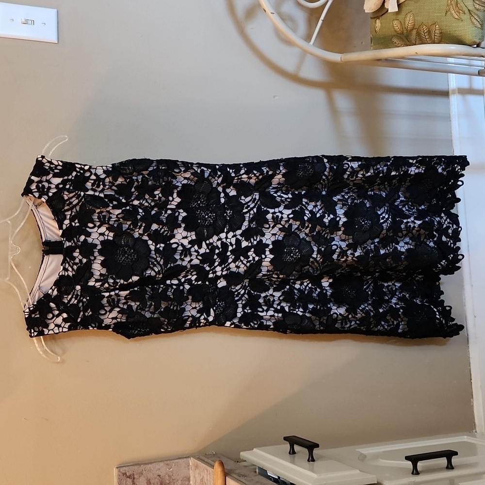 Sleeveless Black Lace Dress